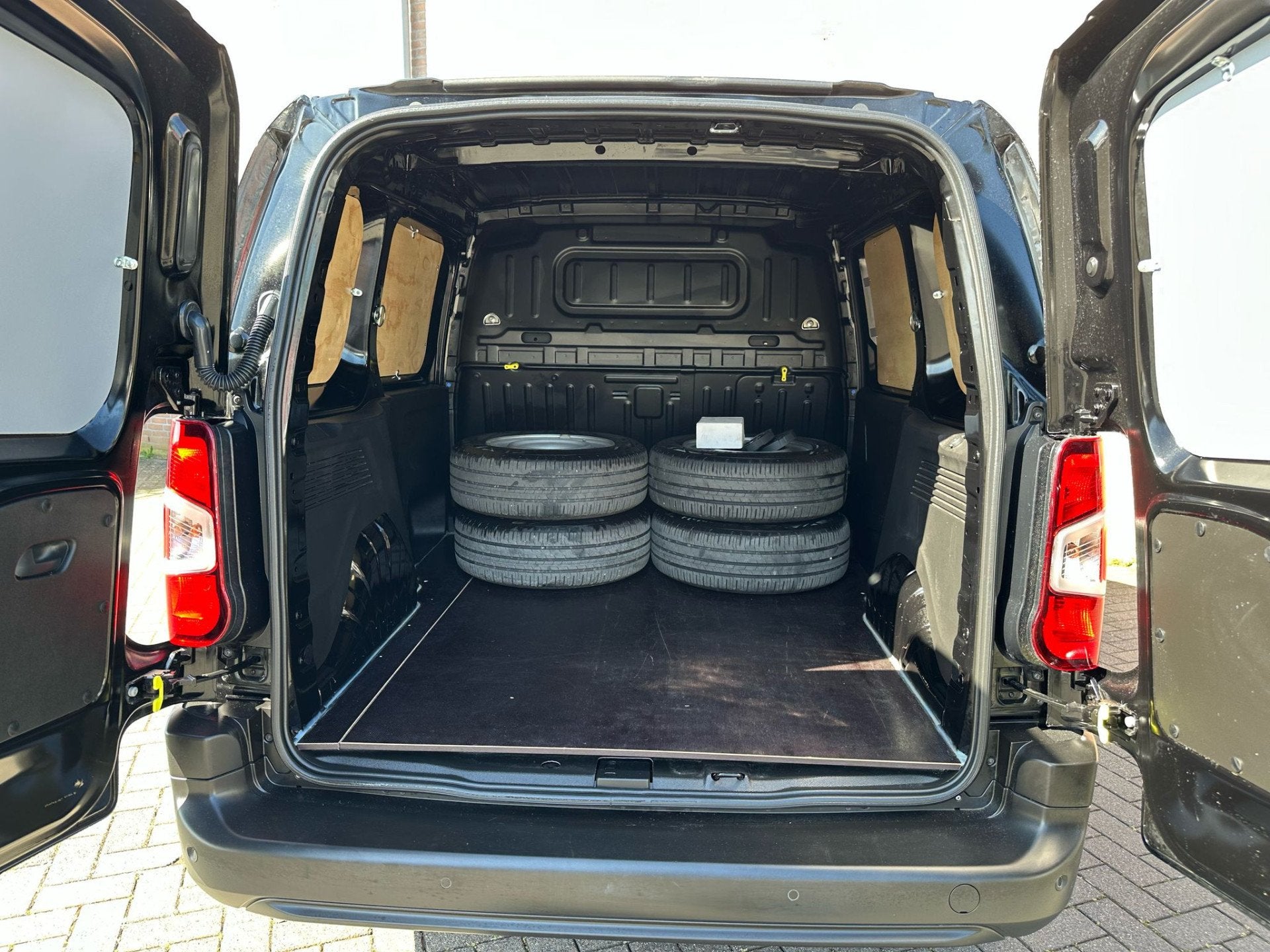Opel Combo 1.5D 102PK / 3-Persoons / Carplay /Camera, Voorwielaandrijving, 1350 kg, Gebruikt, Huisgarantie