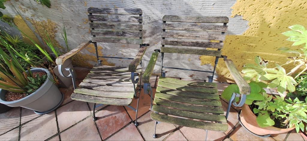 GRATIS!!  tuinstoelen van gecoat ijzer en hardhout, Tuin en Terras, Tuinstoelen, Ophalen, Gebruikt, Hout, Inklapbaar