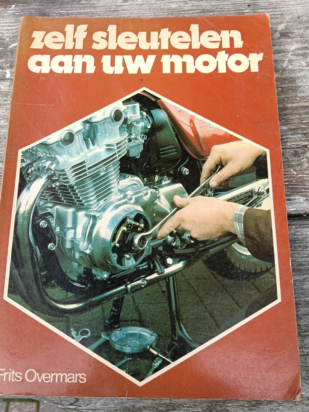 Zelf Sleutelen aan uw Motor - Frits Overmars, Boeken, Ophalen of Verzenden, Gelezen, Frits Overmars, Algemeen