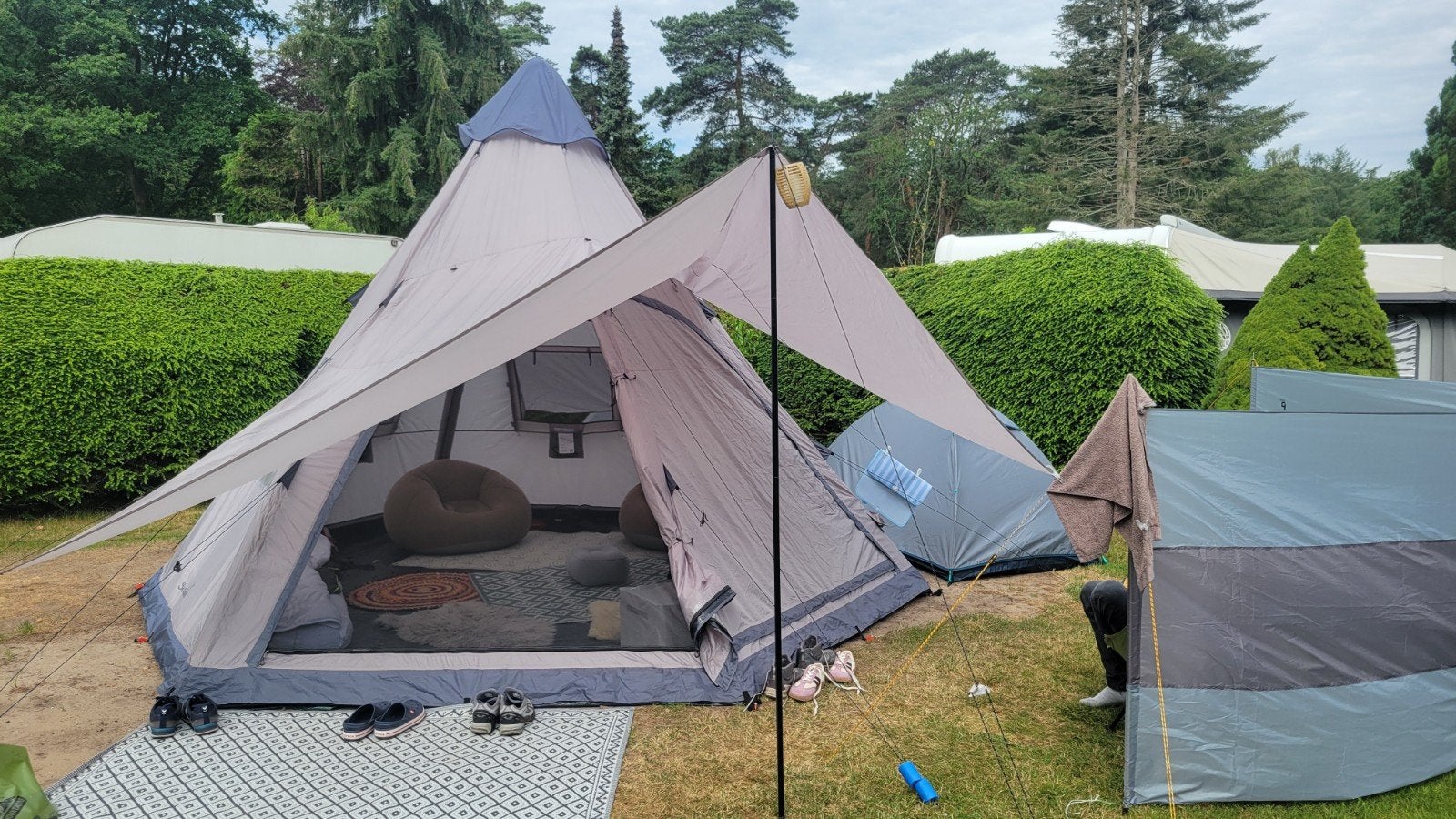 Ruime tipi Air tent 6 persoons met luifel, Ophalen of Verzenden, Zo goed als nieuw, Tot en met 6