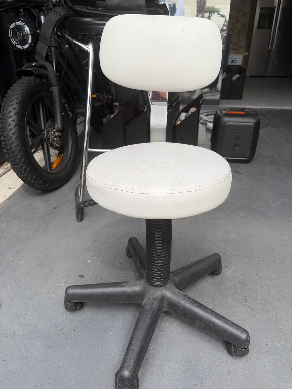 Complete Salon Set: Behandelstoel, Kruk en Lamp, Huis en Inrichting, Stoelen, Gebruikt, Twee, Kunststof, Wit, Ophalen