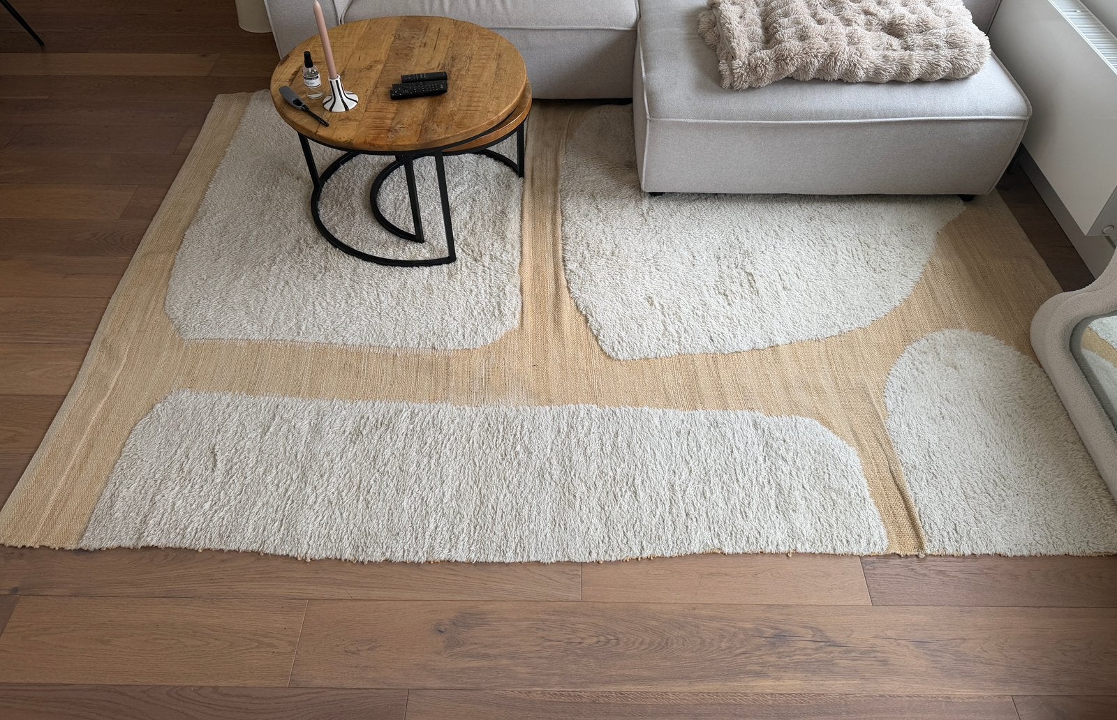 MOET WEG Vloerkleed H&M home, Huis en Inrichting, Stoffering | Tapijten en Kleden, Ophalen, Gebruikt, Beige, 200 cm of meer