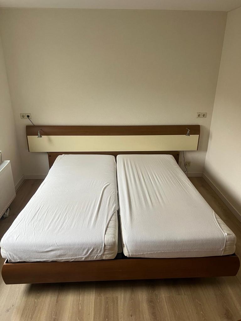 Tweepersoonsbed Auping met matrassen en linnenkast, Ophalen, Overige materialen, Bruin, 210 cm