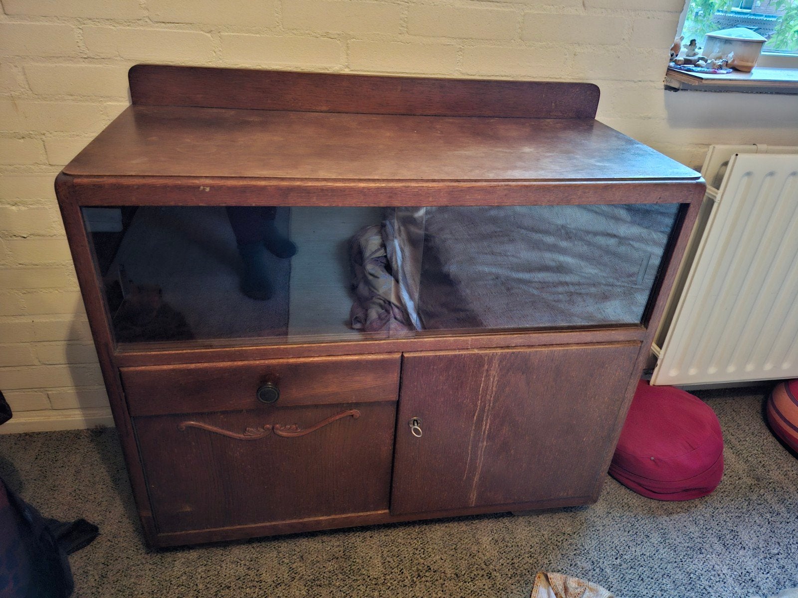 Retro Kastje met Glazen Schuifdeurtjes, Antiek en Kunst, Antiek | Meubels | Kasten, Ophalen