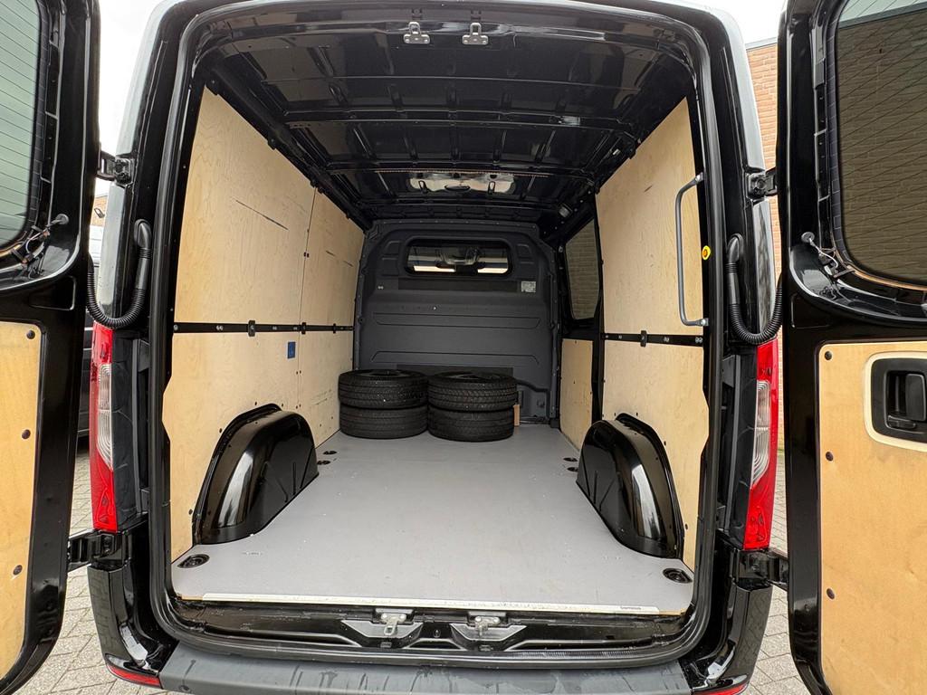 Mercedes-Benz Sprinter 214CDI 143PK M-Bux / Carplay / Euro6, Auto's, Bestelauto's, Stof, Gebruikt, 2020 kg, Zwart