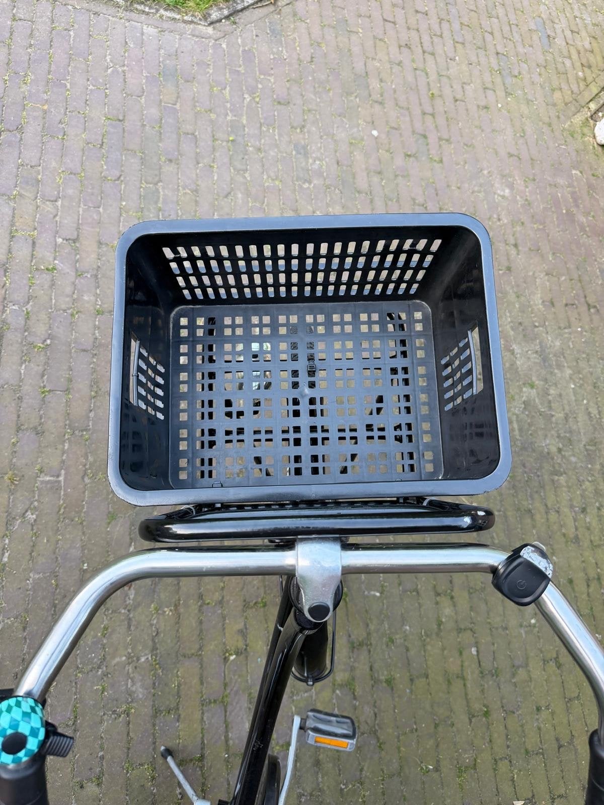 Zwarte meisjesfiets - inch 26 - in hele nette staat!, Fietsen en Brommers, Fietsen | Dames | Damesfietsen, Overige merken, Terugtraprem