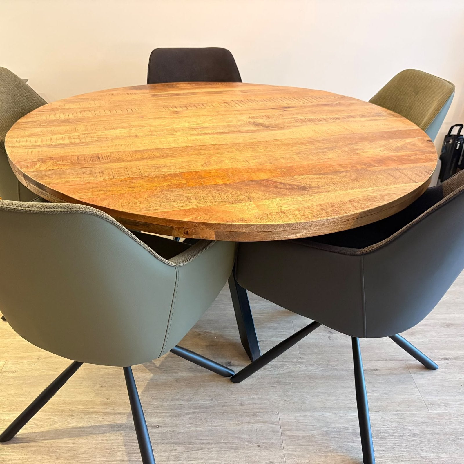 Ronde eettafel met spinpoot - 140 cm mangohout, Ophalen, 100 tot 150 cm, Rond, Zo goed als nieuw