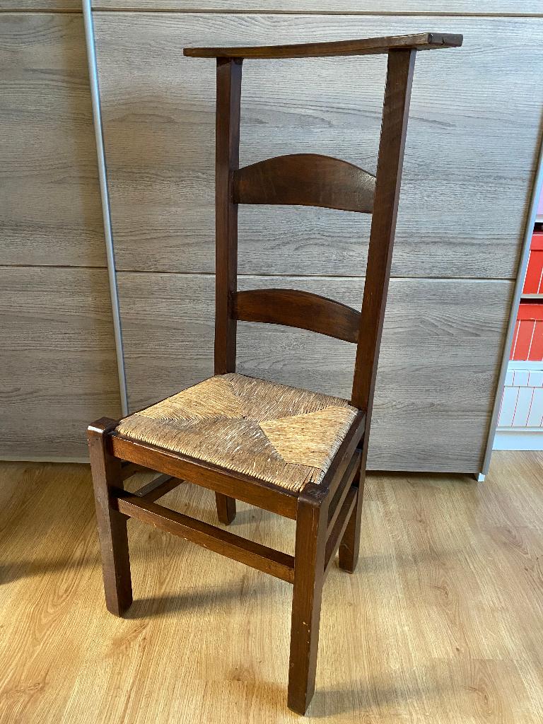 Oude houten bidstoel met rieten zitting, Ophalen, Gebruikt, Bruin, Hout