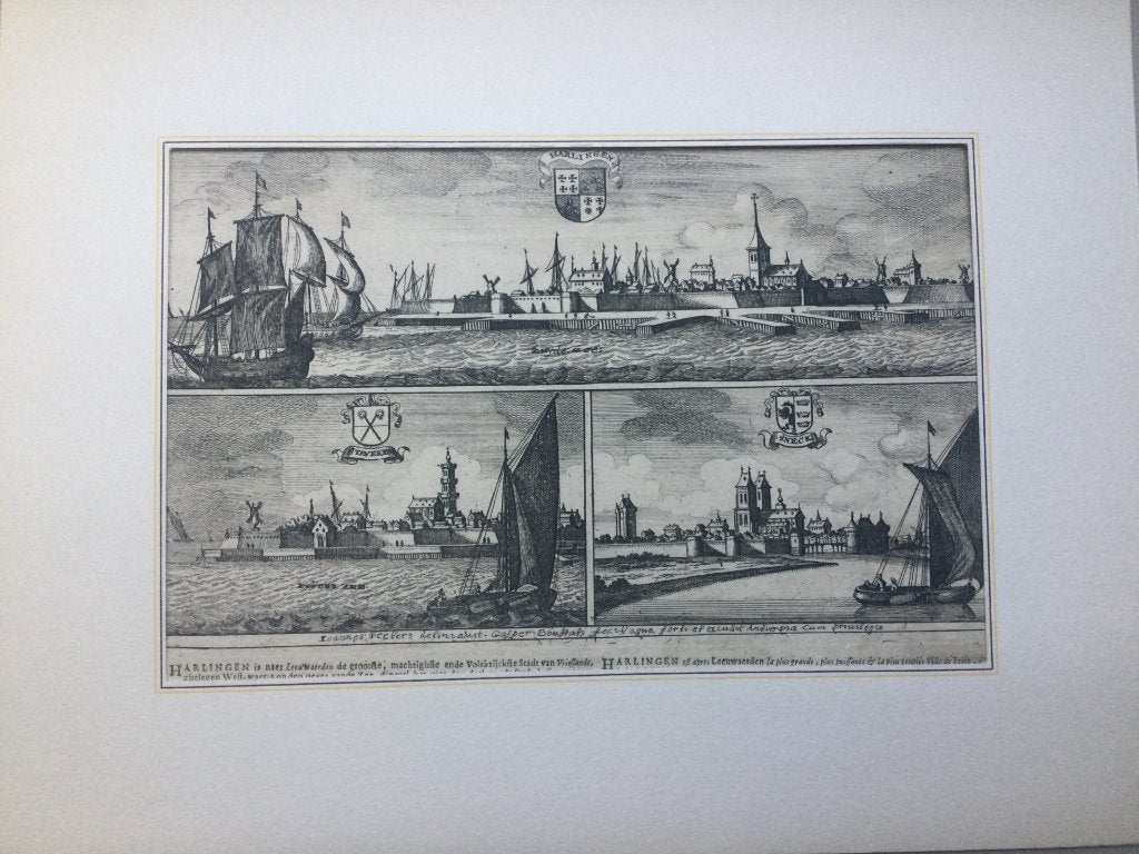 Harlingen, Stavoren en Sneek, aanzicht, 1674., Antiek en Kunst, Stadsgezicht, 19 cm, 1600 - 1699, Met tekst