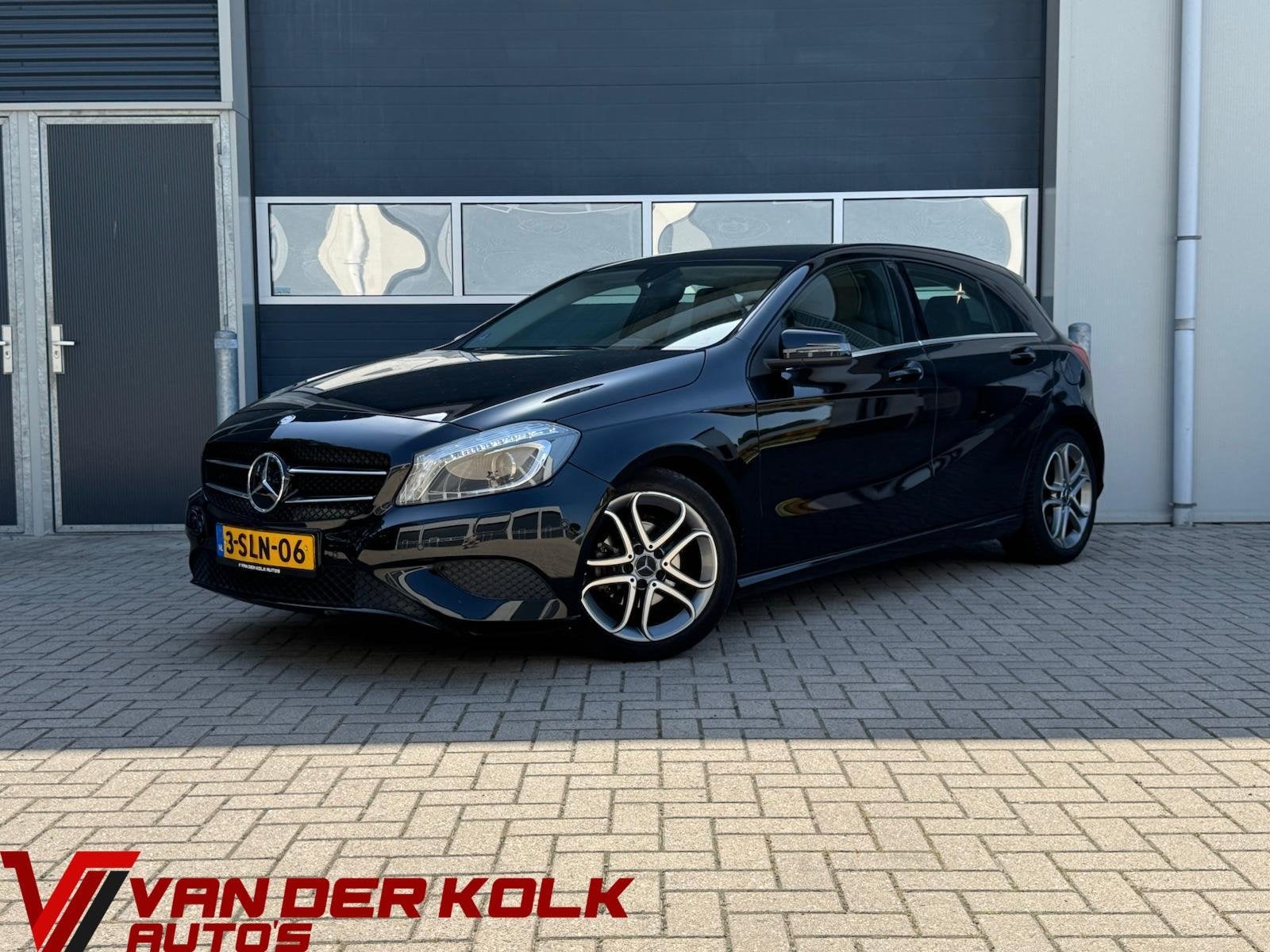 Mercedes A-klasse 180 Edition | Half Leder | LED | Navigatie, Voorwielaandrijving, Gebruikt, 4 cilinders, Handgeschakeld