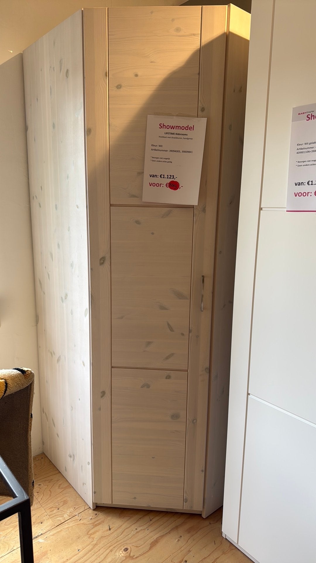 Lifetime Hoekkast met draaideuren en handgreep, Ophalen, 50 tot 100 cm, Zo goed als nieuw, Minder dan 100 cm