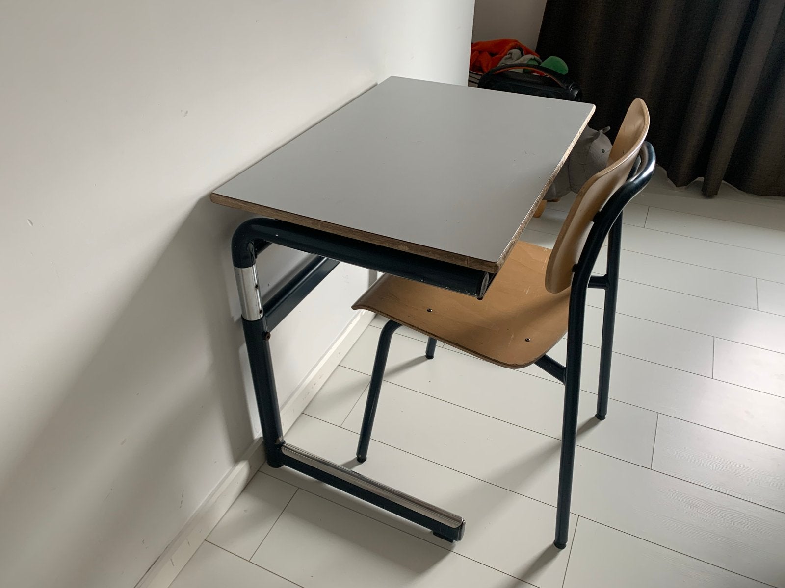 Vintage schoolbureau met stoeltje, Ophalen, Gebruikt, Hout, Schoolbureau