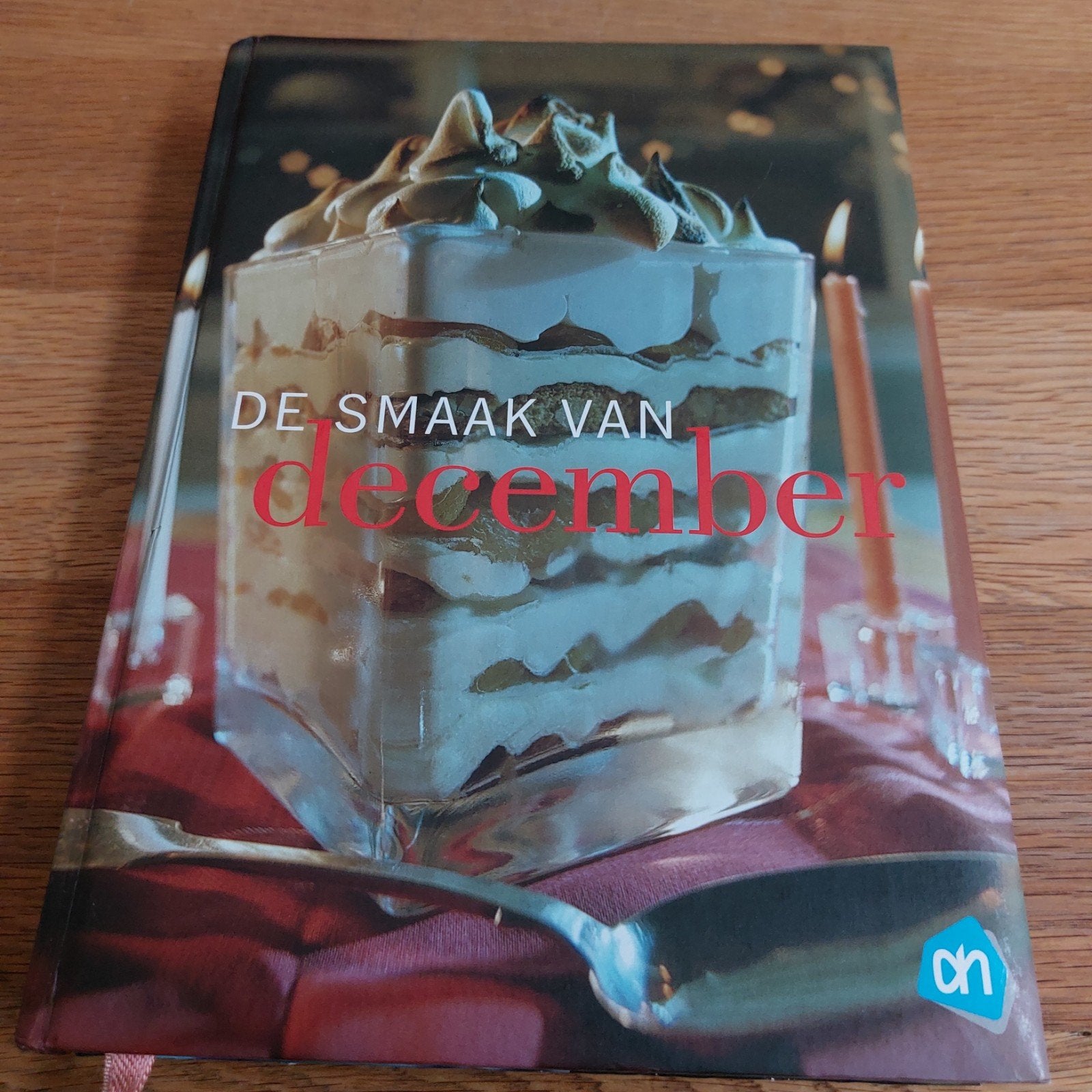 De Smaak van December - Feestelijk Kookboek, Boeken, Albert Heijn, Voorgerechten en Soepen, Ophalen of Verzenden, Zo goed als nieuw