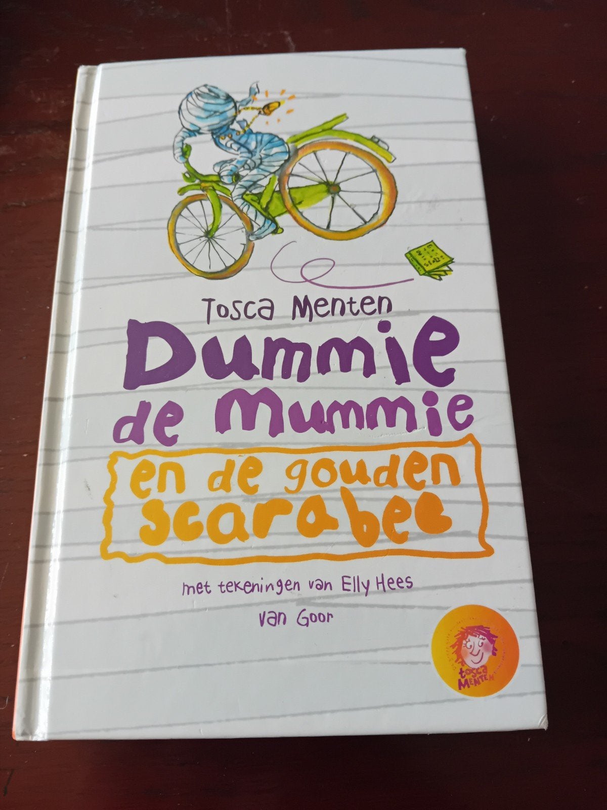 Dummie de Mummie en de gouden scarabee - Tosca Menten, Boeken, Ophalen of Verzenden, Gelezen, Tosca Menten, Fictie algemeen