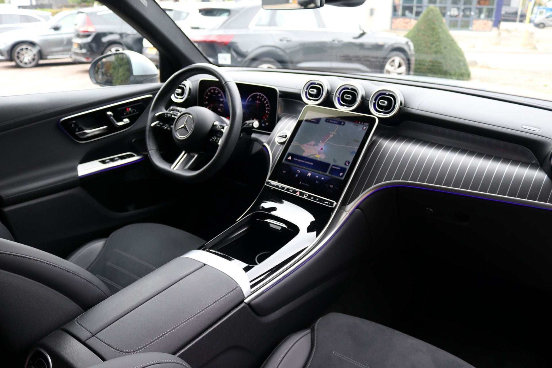 Mercedes-Benz GLC 300e 4MATIC AMG Line Luchtvering, Panorama, Automaat, Gebruikt, Leder en Stof, Vierwielaandrijving