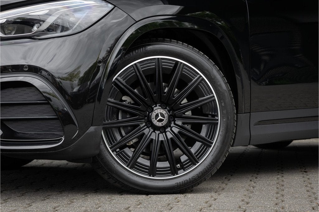 Mercedes-Benz GLA 200 d AMG Line 20 inch - Pano - Camera, Auto's, Mercedes-Benz, Zwart, 4 cilinders, Zwart, Origineel Nederlands