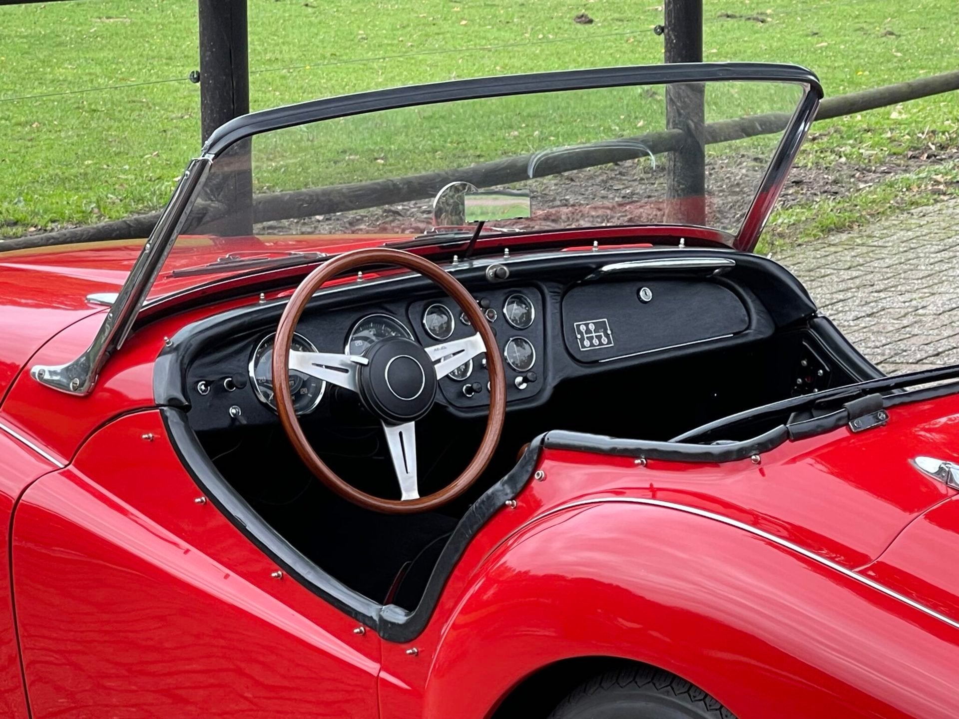 Triumph TR3 1957 in mooie staat NL-kenteken, Auto's, Lederen bekleding, Achterwielaandrijving, Zwart, Overige carrosserieën