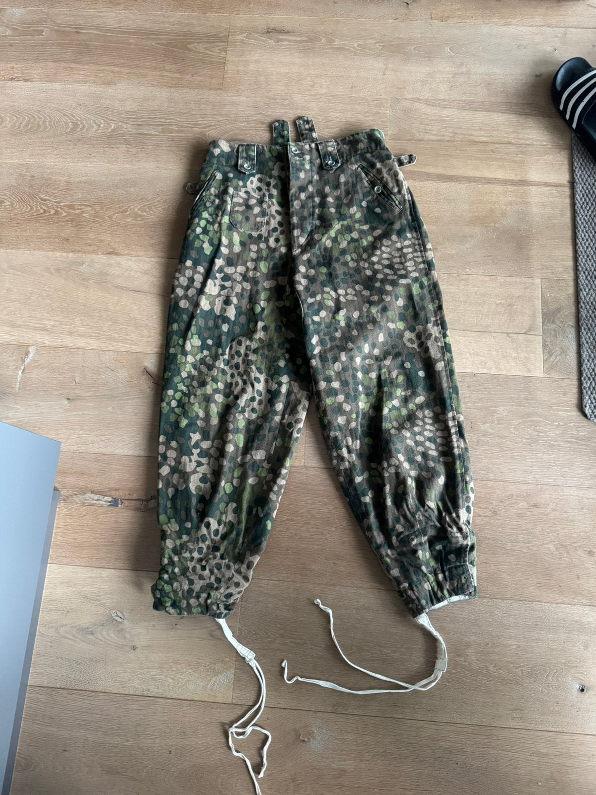 Replica camo broek ww2, Verzamelen, Militaria | Tweede Wereldoorlog, Ophalen of Verzenden, Duitsland, Kleding of Schoenen
