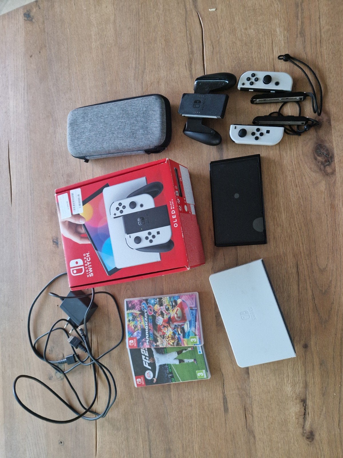 Nintendo Switch OLED met games en extra controllers, Met games, Met 2 controllers, Zo goed als nieuw, Switch OLED