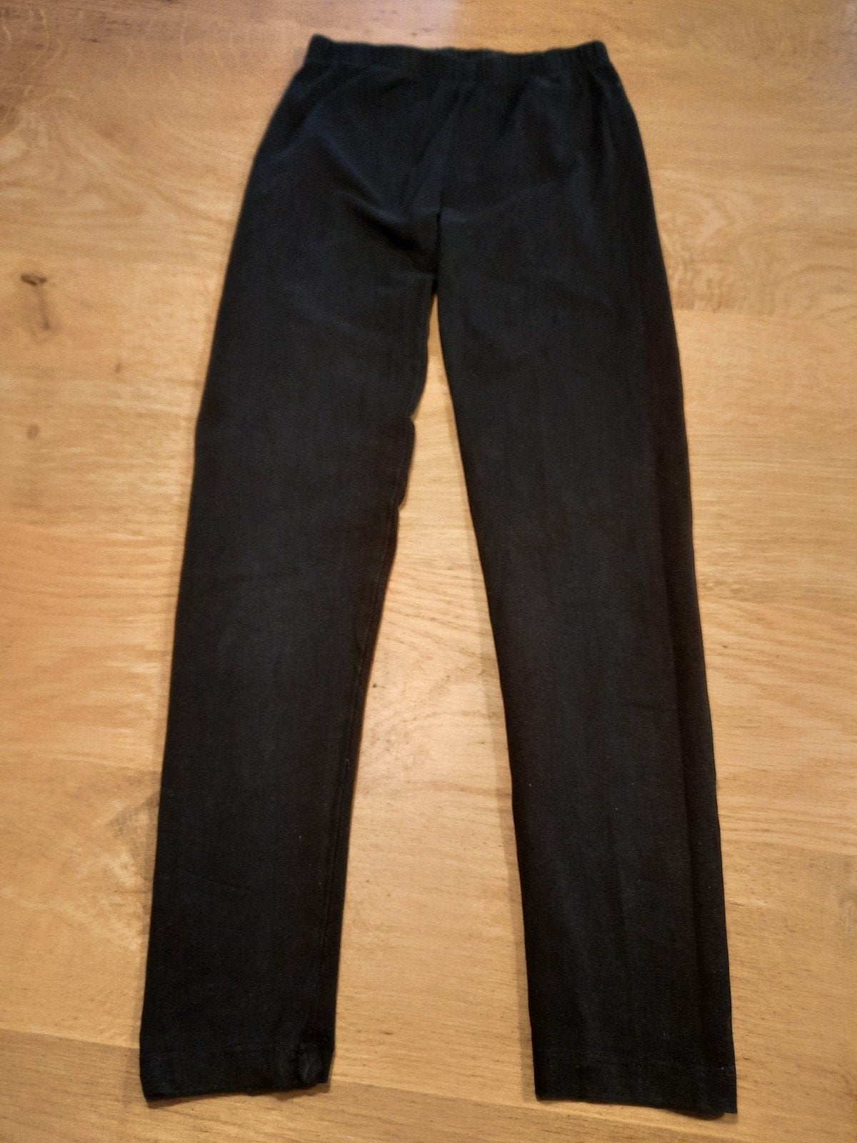 Te koop zwarte leggings.  Maat 134, Ophalen of Verzenden, Zo goed als nieuw, Meisje, Broek