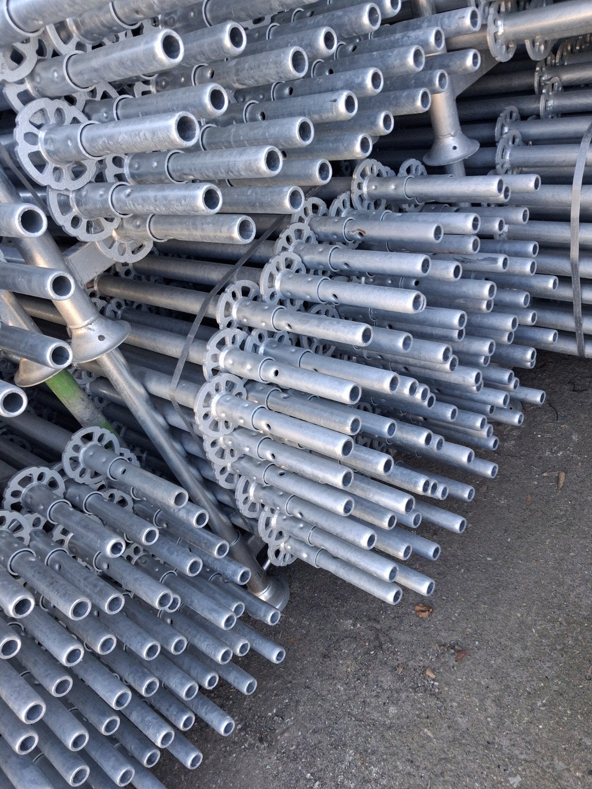 te huur layher steigermateriaal, Ophalen, IJzer