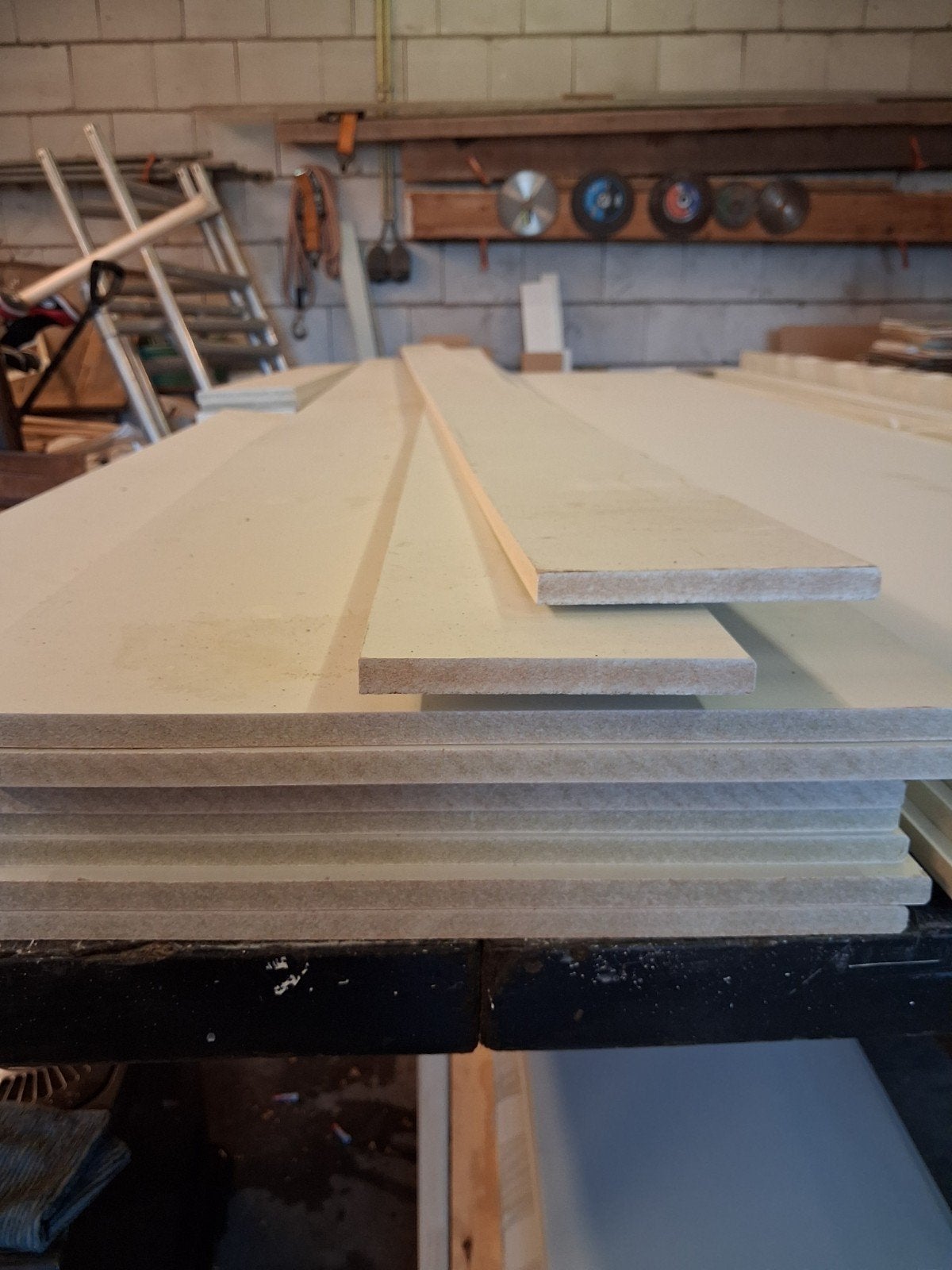 Grote partij MDF PLATEN diverse afmetingen gegrond in wit, Ophalen of Verzenden, 250 cm of meer, Palen
