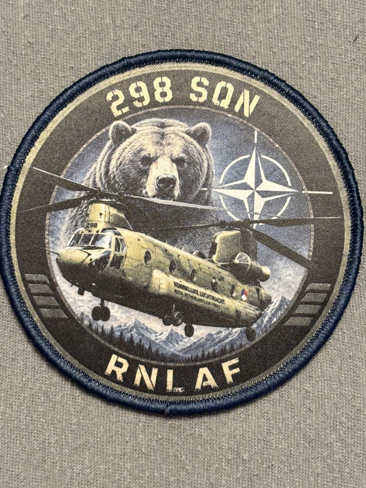 Embleem 298 SQN RNLAF, Verzamelen, Verzenden, Luchtmacht, Nederland, Embleem of Badge