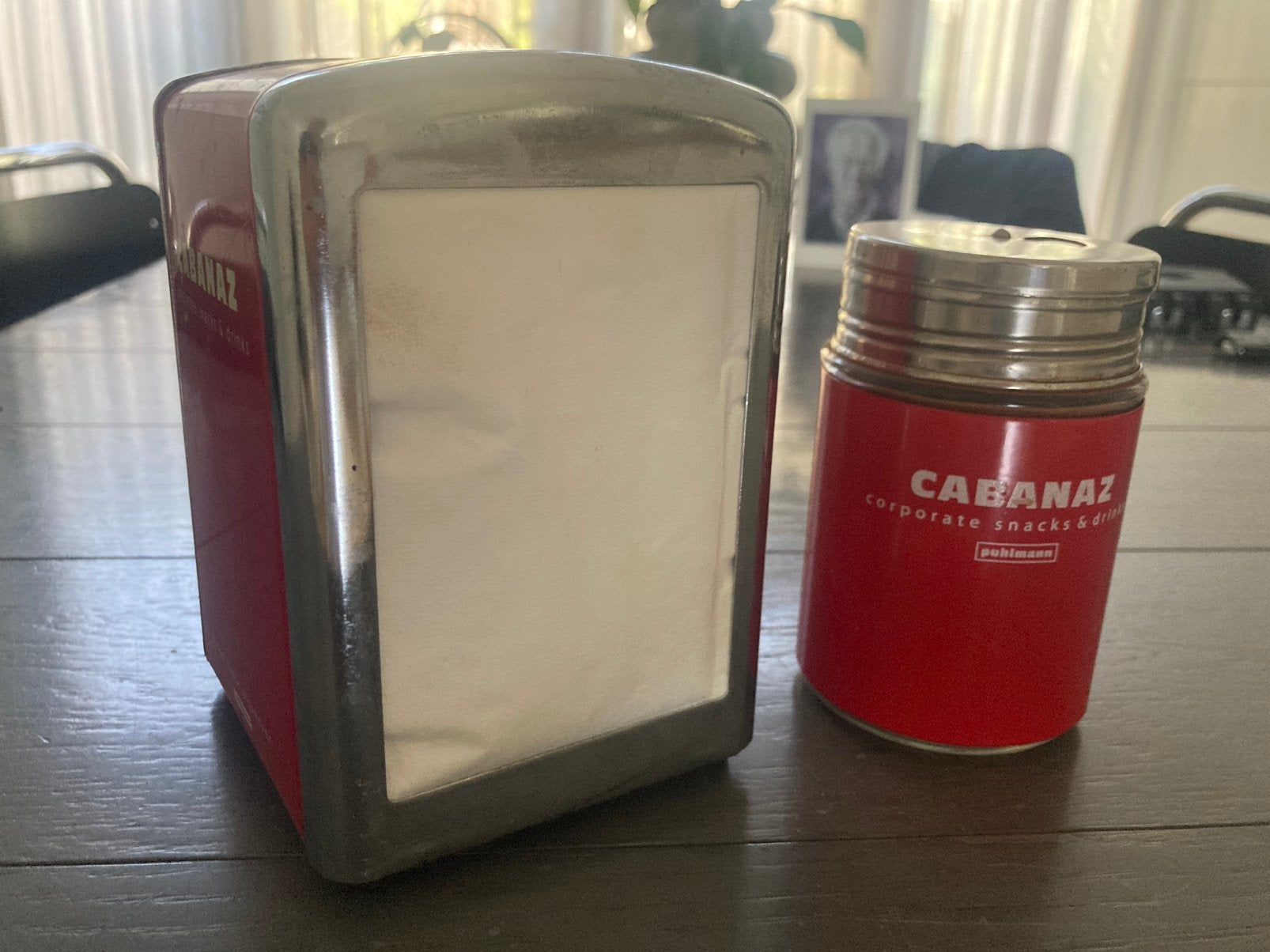 Servethouder en cacao-strooier van  Cabanaz rood/zilver, Ophalen, Vintage, Zo goed als nieuw, Metaal