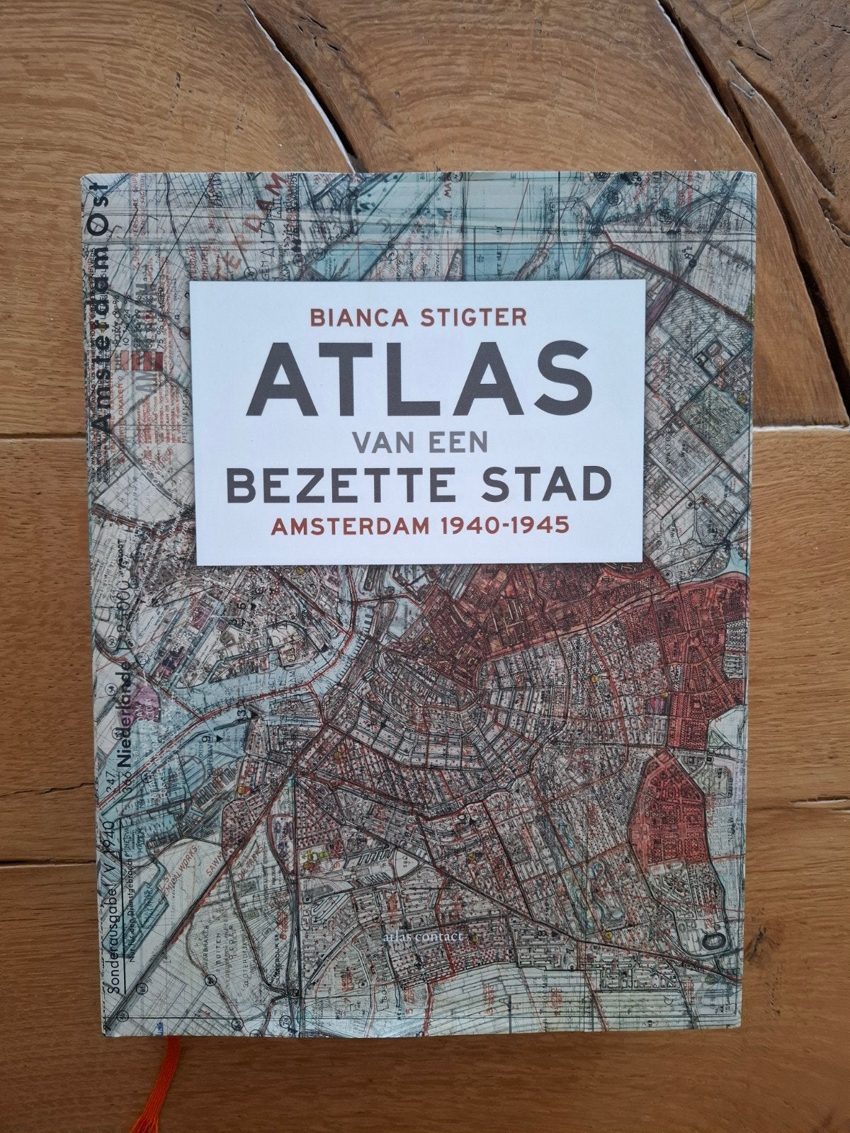 Bianca Stigter - Atlas van een bezette stad, Boeken, Ophalen of Verzenden, Zo goed als nieuw, Bianca Stigter