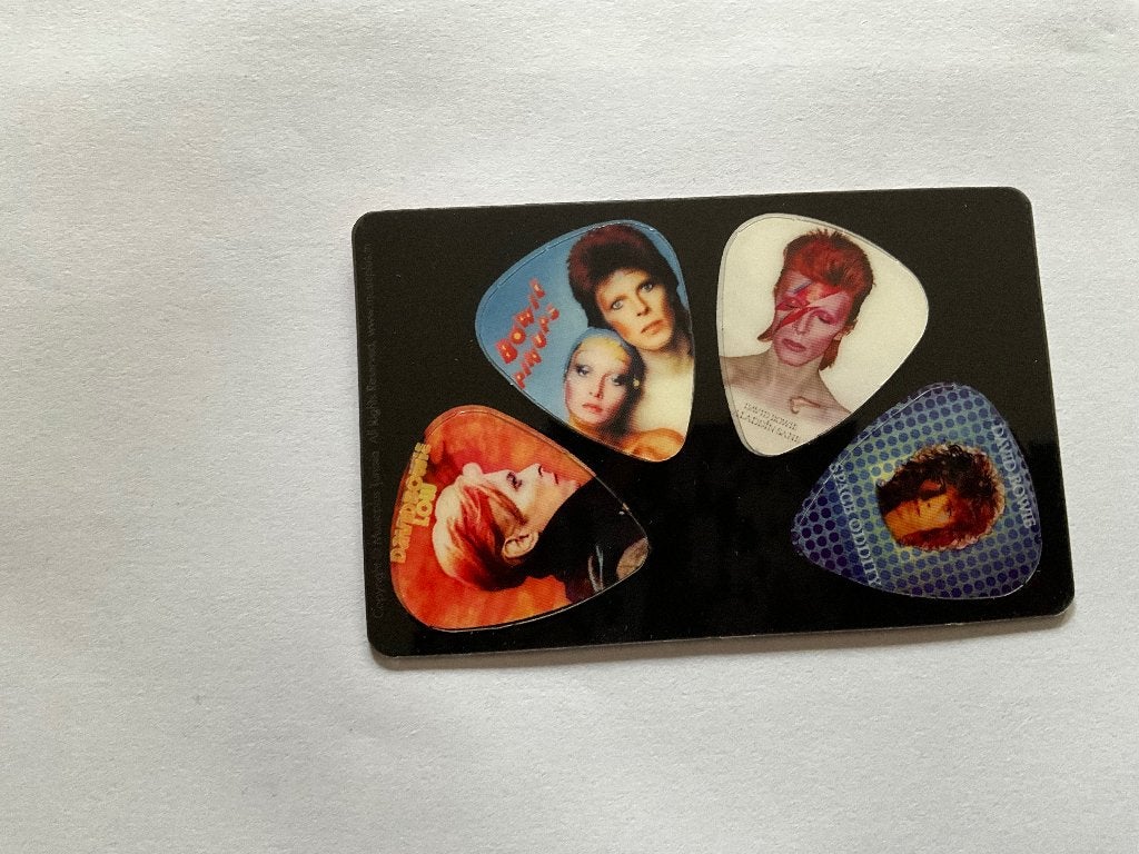 4 uitneembare plectrums van David Bowie, Verzamelen, Nieuw, Ophalen of Verzenden, Foto of Kaart, Emmen