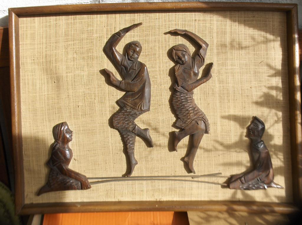 prachtige oude wanddecoratie houtsnijwerk op jute, Antiek en Kunst, Ophalen of Verzenden