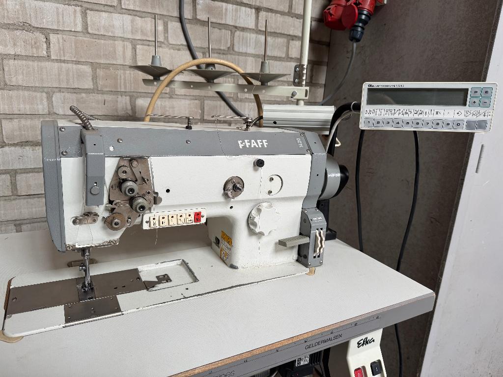 Pfaff 1420 volledig automatisch, Ophalen, Naaimachine, Industrieel, Gebruikt