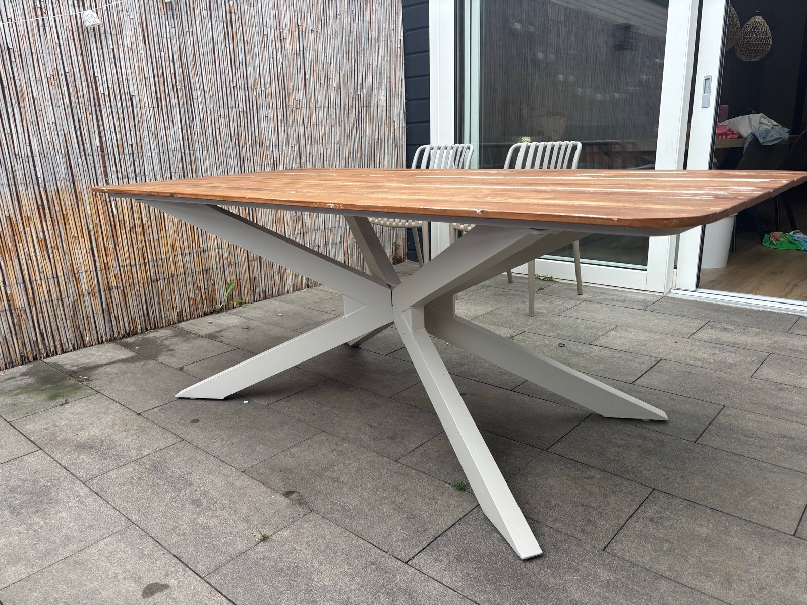 Houten deens ovale tuintafel met beige metalen onderstel, Tuin en Terras, Tuintafels, Ophalen, Gebruikt, Rechthoekig, Hout