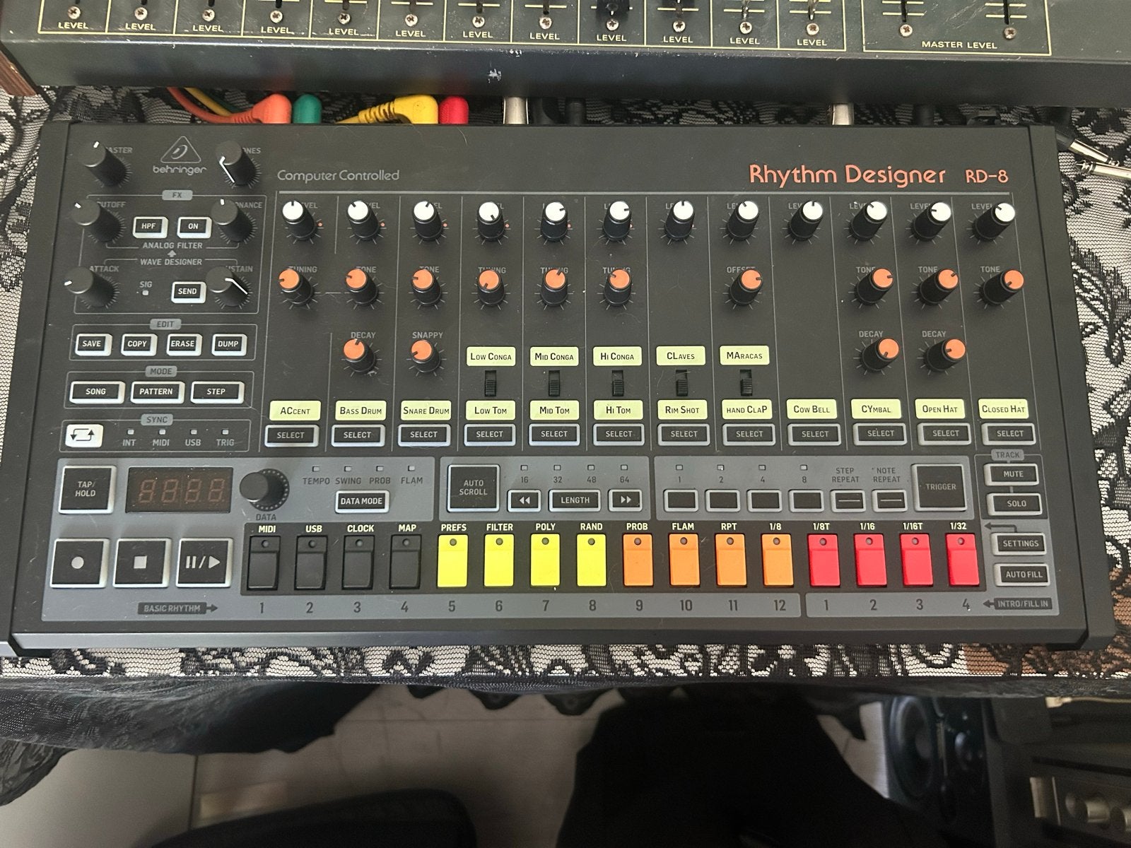 Behringer Rhythm Designer RD-8 MK2, Overige merken, Zo goed als nieuw, Met midi-aansluiting, Overige aantallen