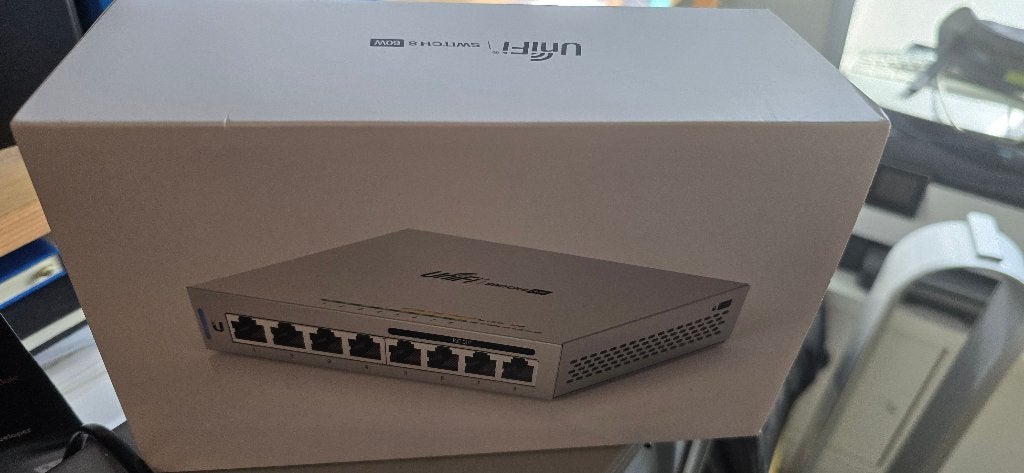 Ubiquity Unifi switch 8 60w, Computers en Software, Netwerk switches, Ophalen of Verzenden, Zo goed als nieuw