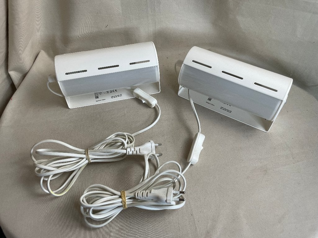 2 wit metalen bedlampjes Smyg van Ikea jaren 90, Huis en Inrichting, Gebruikt, Bedlamp, IKEA, E14 (klein)
