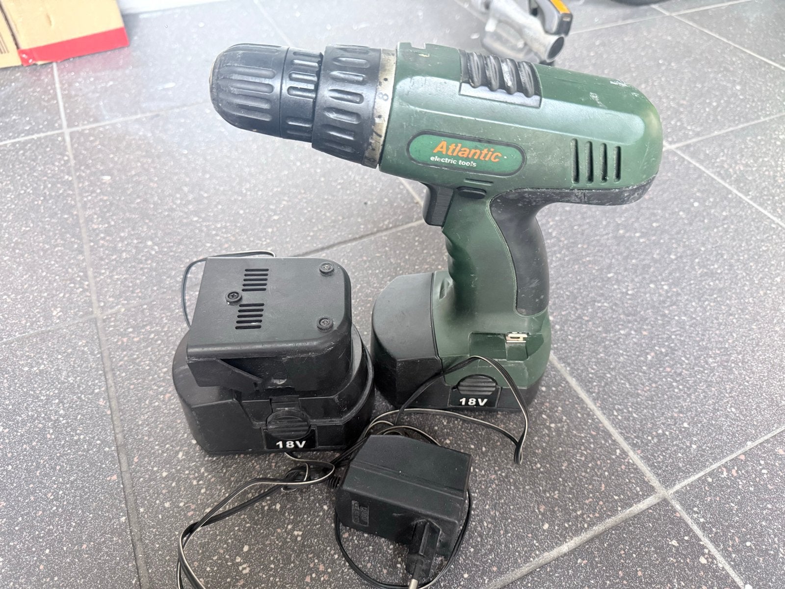 Atlantic 18V Accuboormachine met 2 accu's en lader, Ophalen, Variabele snelheid, Boor- en Schroefmachine, Gebruikt