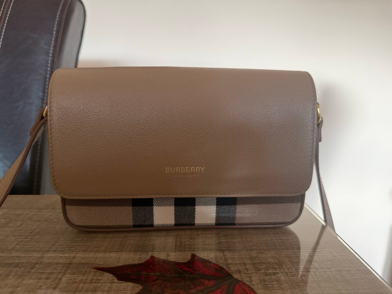 Burberry Schoudertasje - Zo goed als nieuw, Ophalen of Verzenden, Zo goed als nieuw, Beige, Schoudertasje