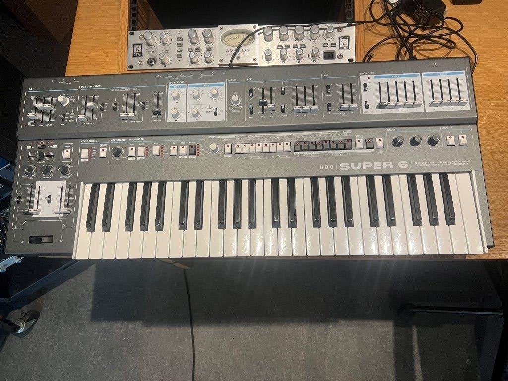 UDO Super 6 black in nieuwstaat, Muziek en Instrumenten, Synthesizers, Ophalen of Verzenden, Zo goed als nieuw, Overige aantallen