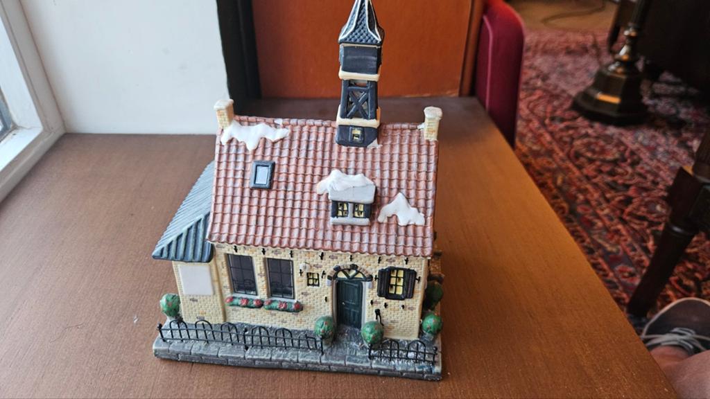 Dickensville Hindeloopen “Sluishuis / Sylhús” met leugenbank, Ophalen of Verzenden, Zo goed als nieuw
