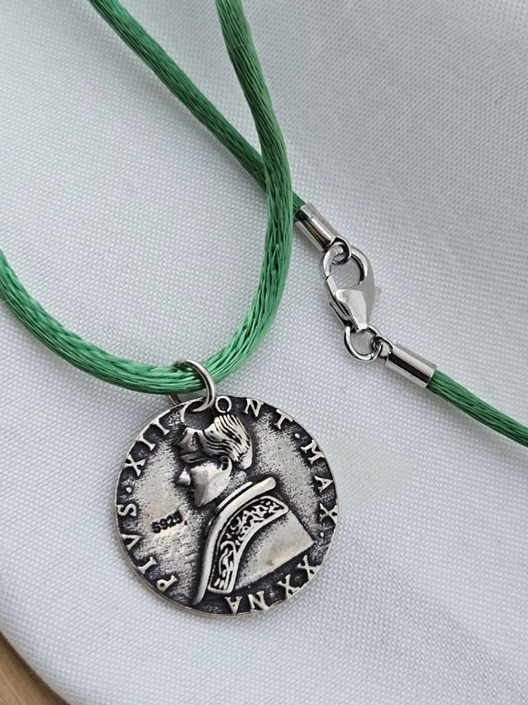 Sterling zilveren munt hanger zijde ketting, Met hanger, Ophalen of Verzenden, Zo goed als nieuw, Groen