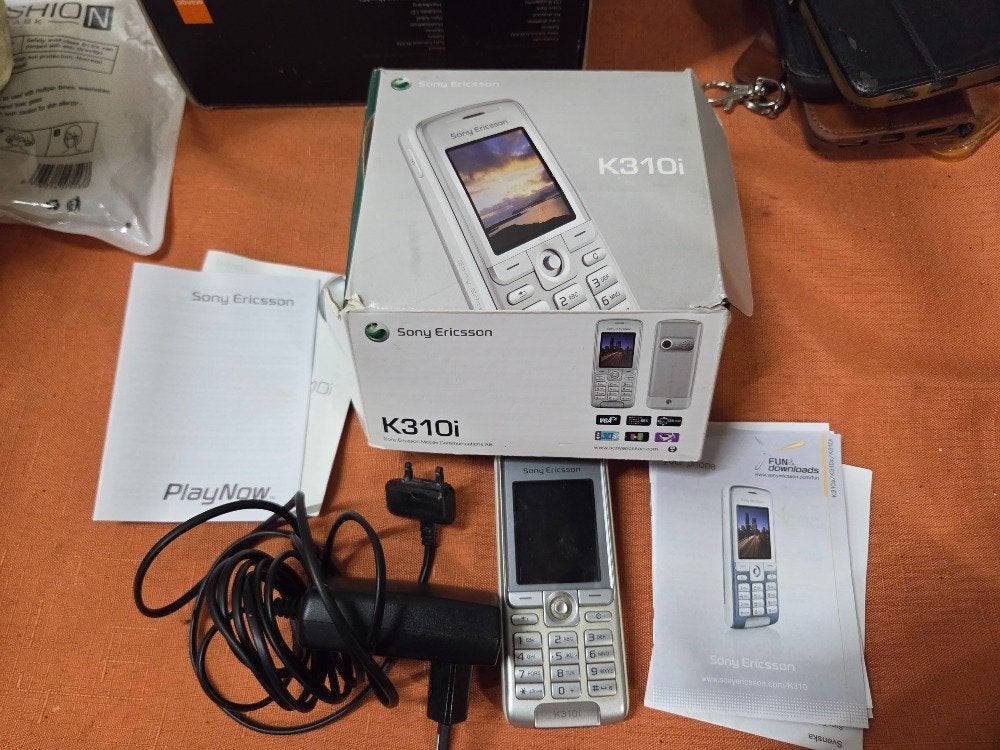 sony ericsson telefoon in doos, Ophalen of Verzenden, 'T Olde Gre-j, Info@toldegrej.nl, Endepoelstraat 20f Didam