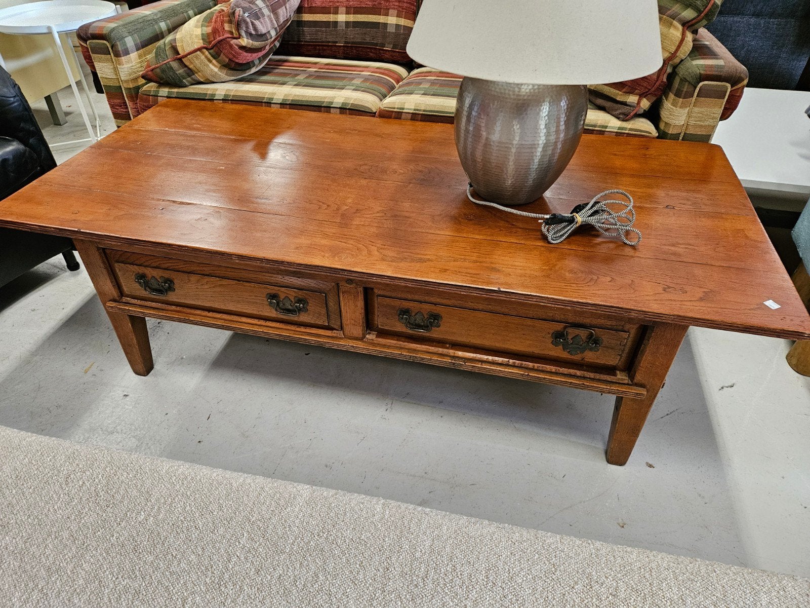 Houten salontafel met 2 lades, Ophalen, Gebruikt, 100 tot 150 cm, Klassiek