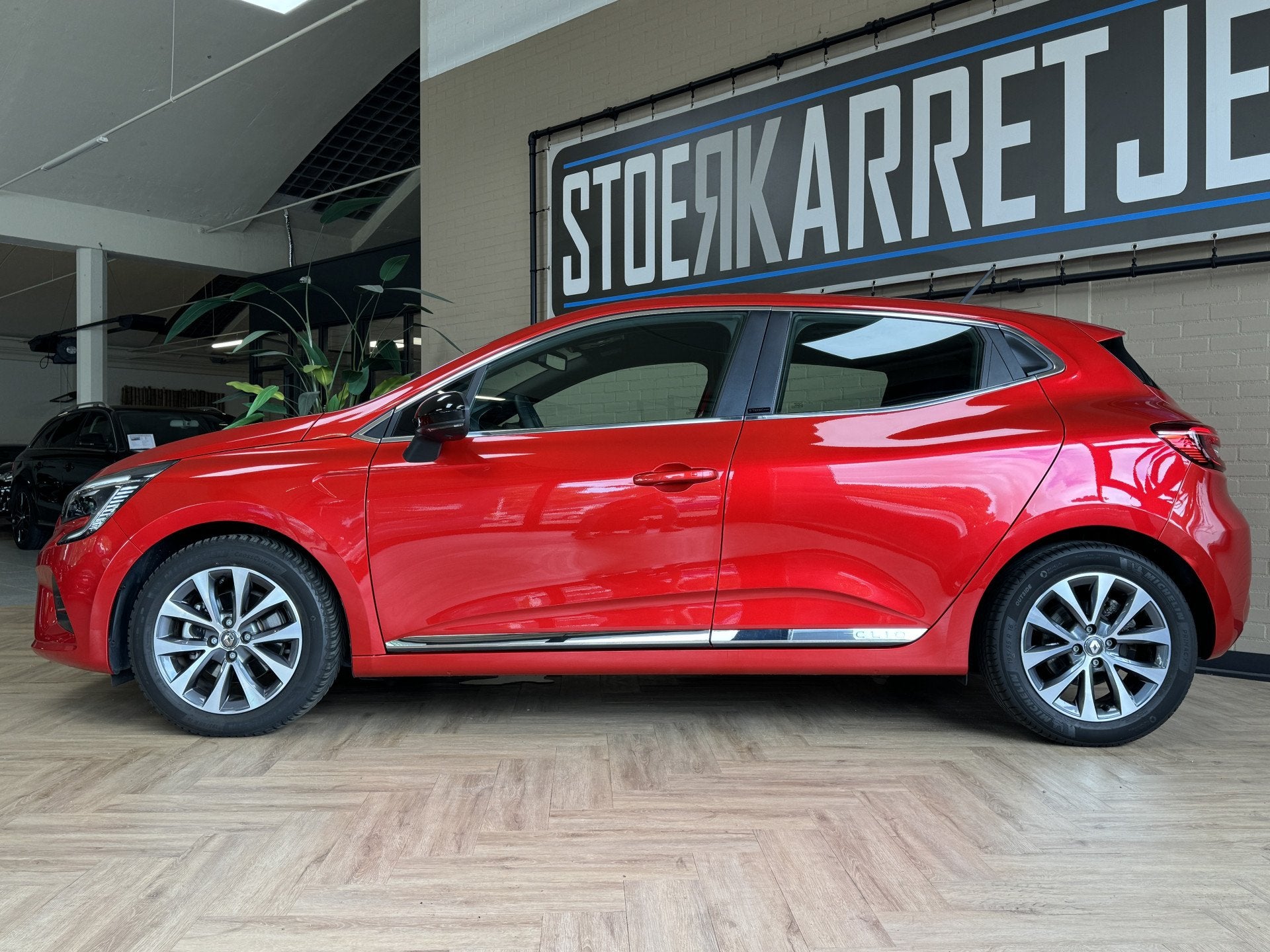 Renault Clio 1.6 E-Tech Hybrid 140 Intens, Navi | PDC V+A |, Stof, Gebruikt, Zwart, 4 cilinders