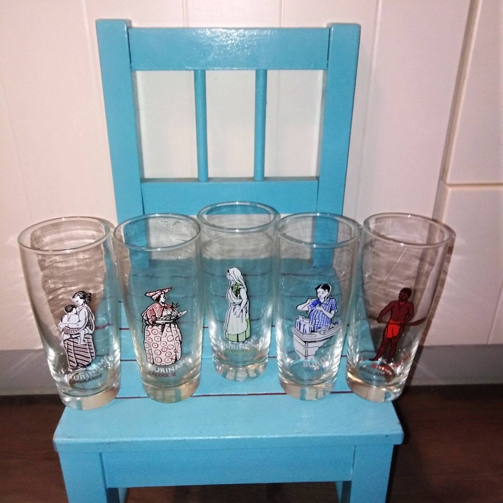 Glazen met surinaamse personen 5 stuks, Ophalen, Glas of Glazen, Gebruikt, Glas
