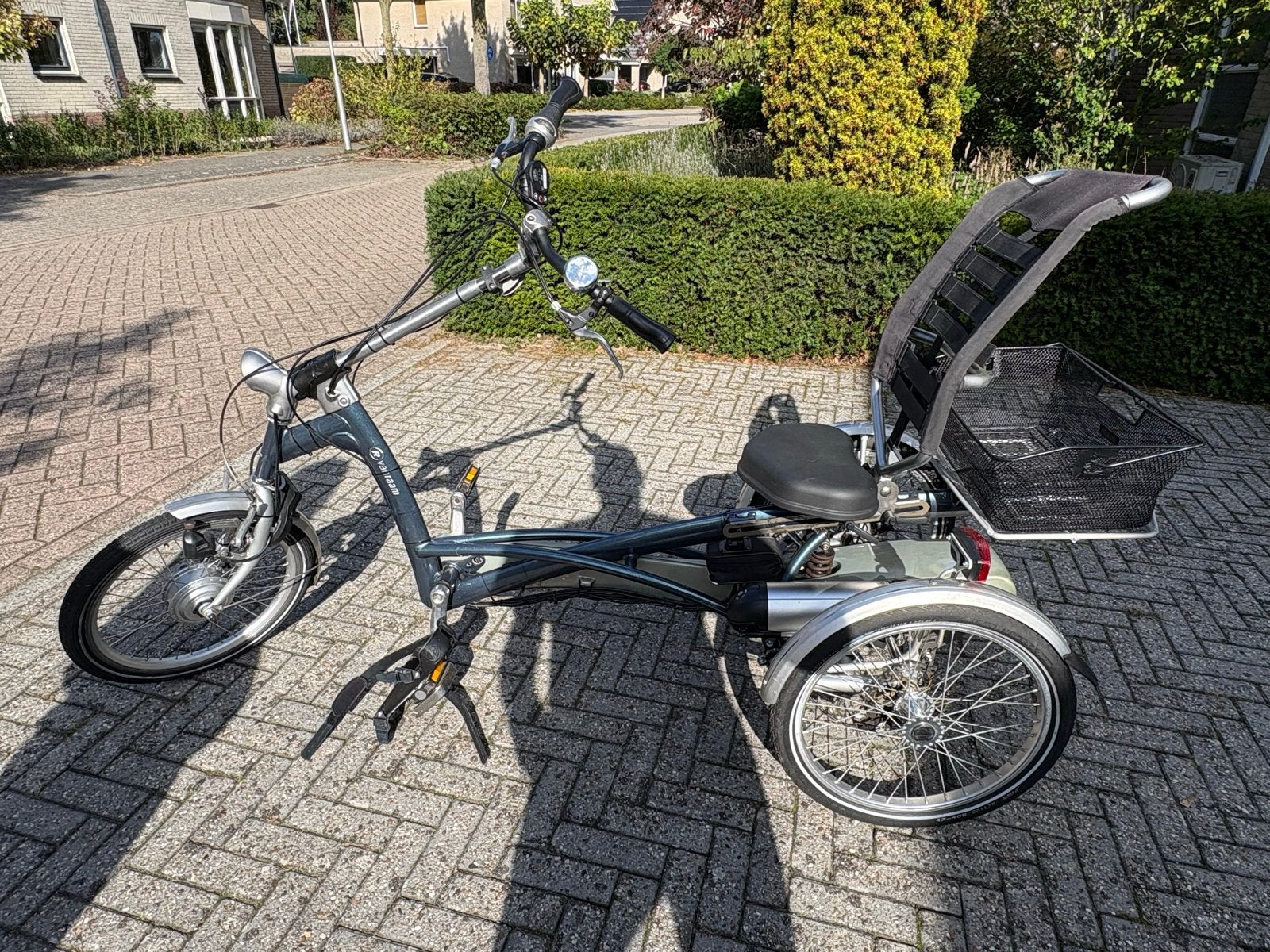 Elektrische Van Raam driewieler met rugleuning en mand., Ophalen, Gebruikt, Velgrem