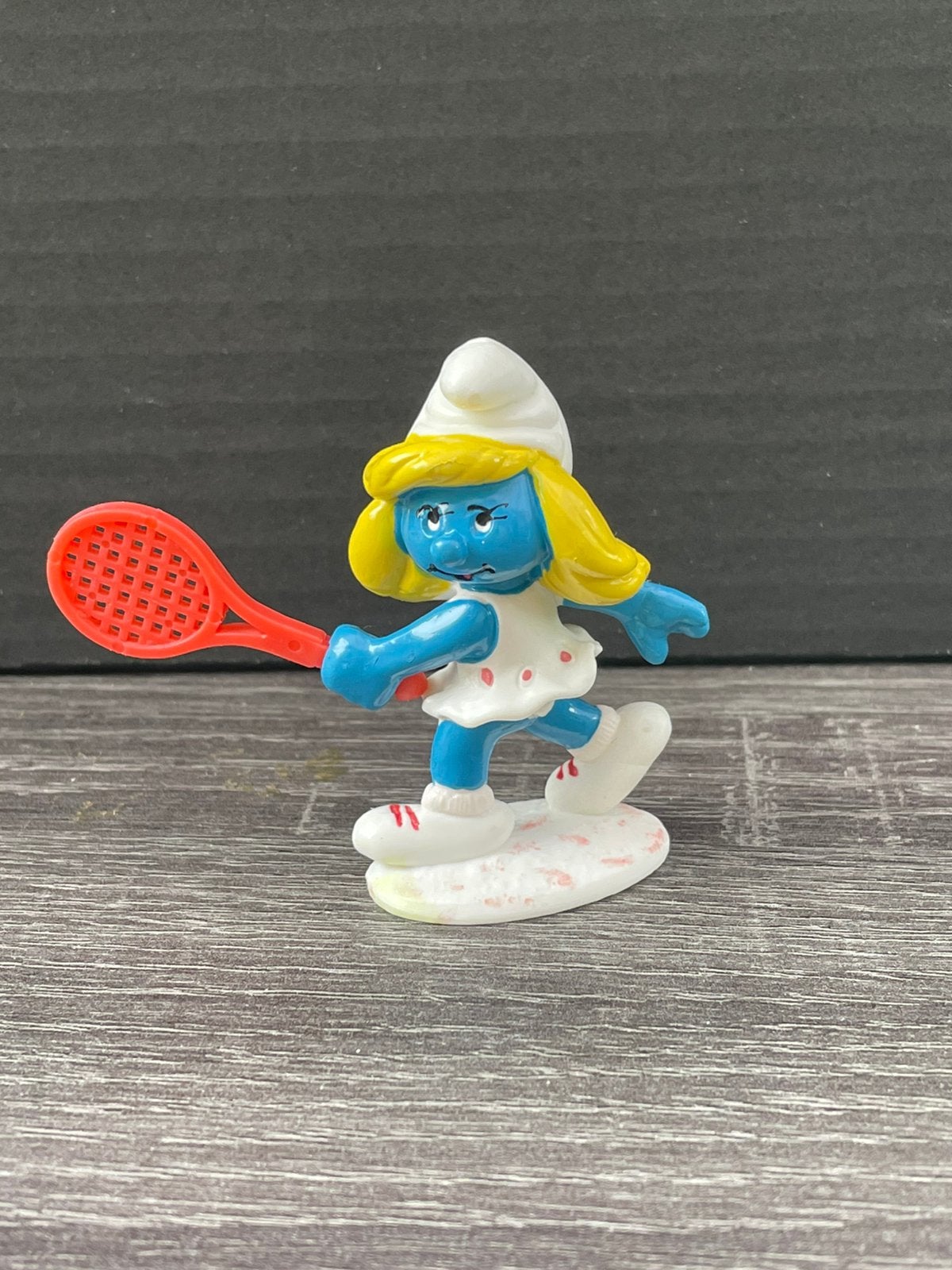 Smurfin tennisser - Vintage Smurf verzamelobject, Verzamelen, Smurfen, Ophalen of Verzenden, Gebruikt, Smurfin, Poppetje, Figuurtje of Knuffel