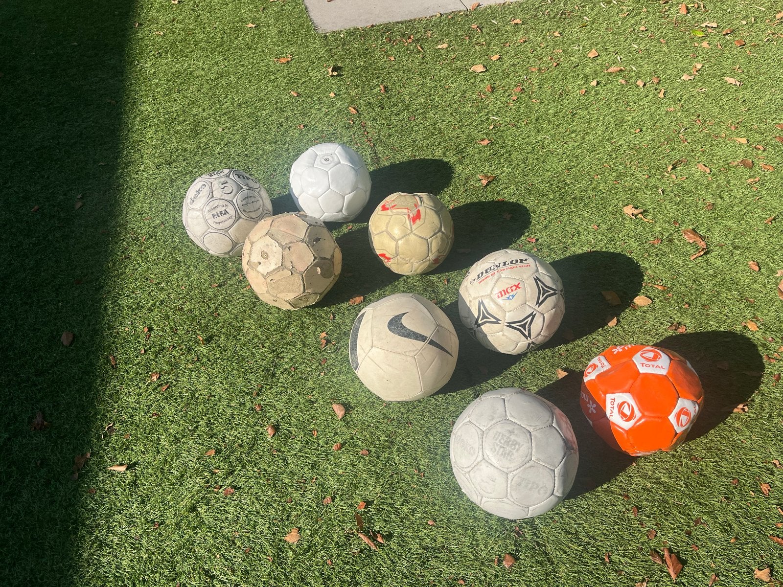 8 Voetballen van diverse merken (Nike, Adidas, Derby Star), Sport en Fitness, Voetbal, Maat XS of kleiner, Ophalen, Gebruikt, Bal