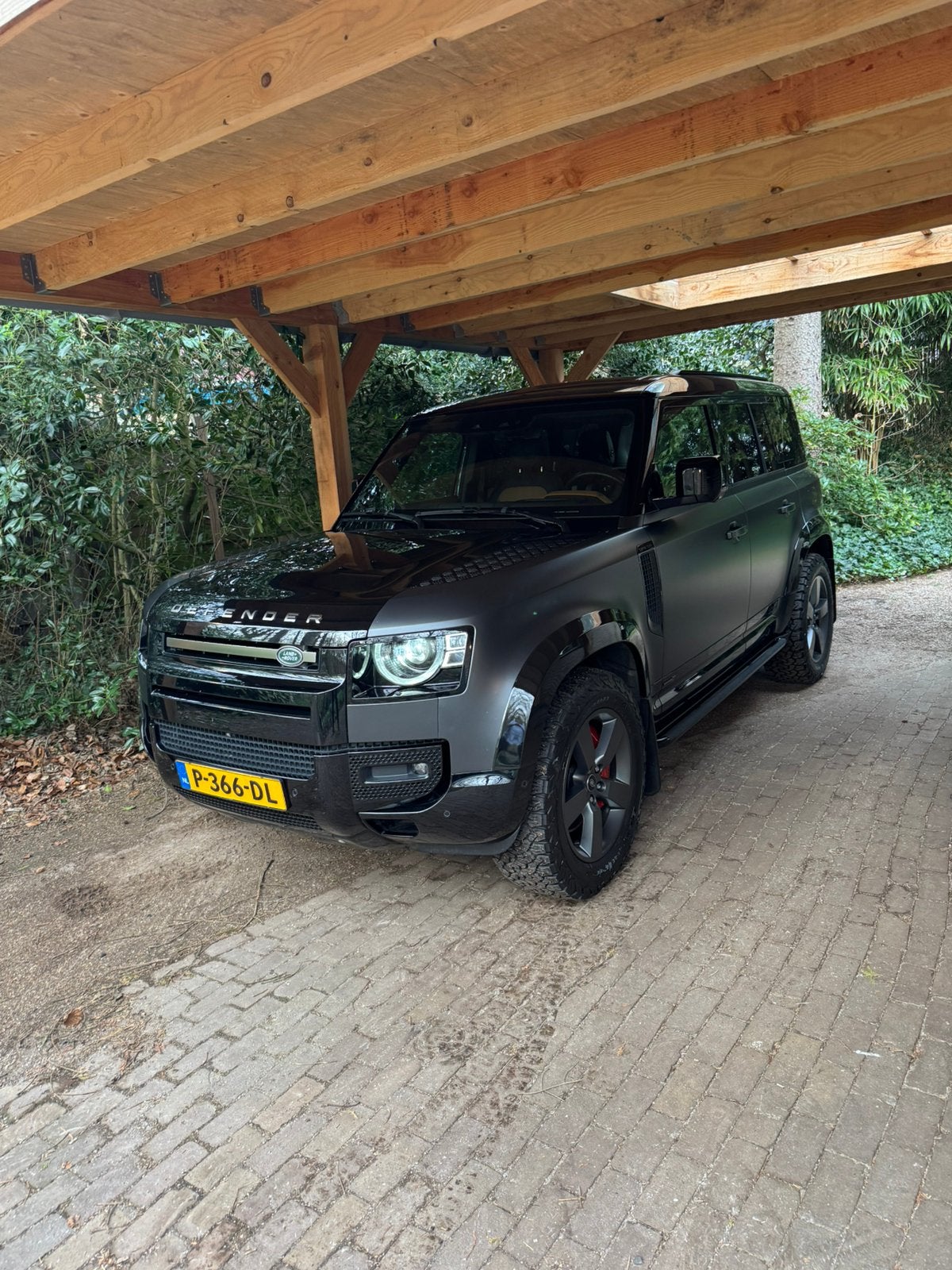 Land Rover Defender P400e 404pk Phev AWD Aut 2022 Grijs, Auto's, Automaat, 404 pk, Lane Keeping Assist, 3000 kg