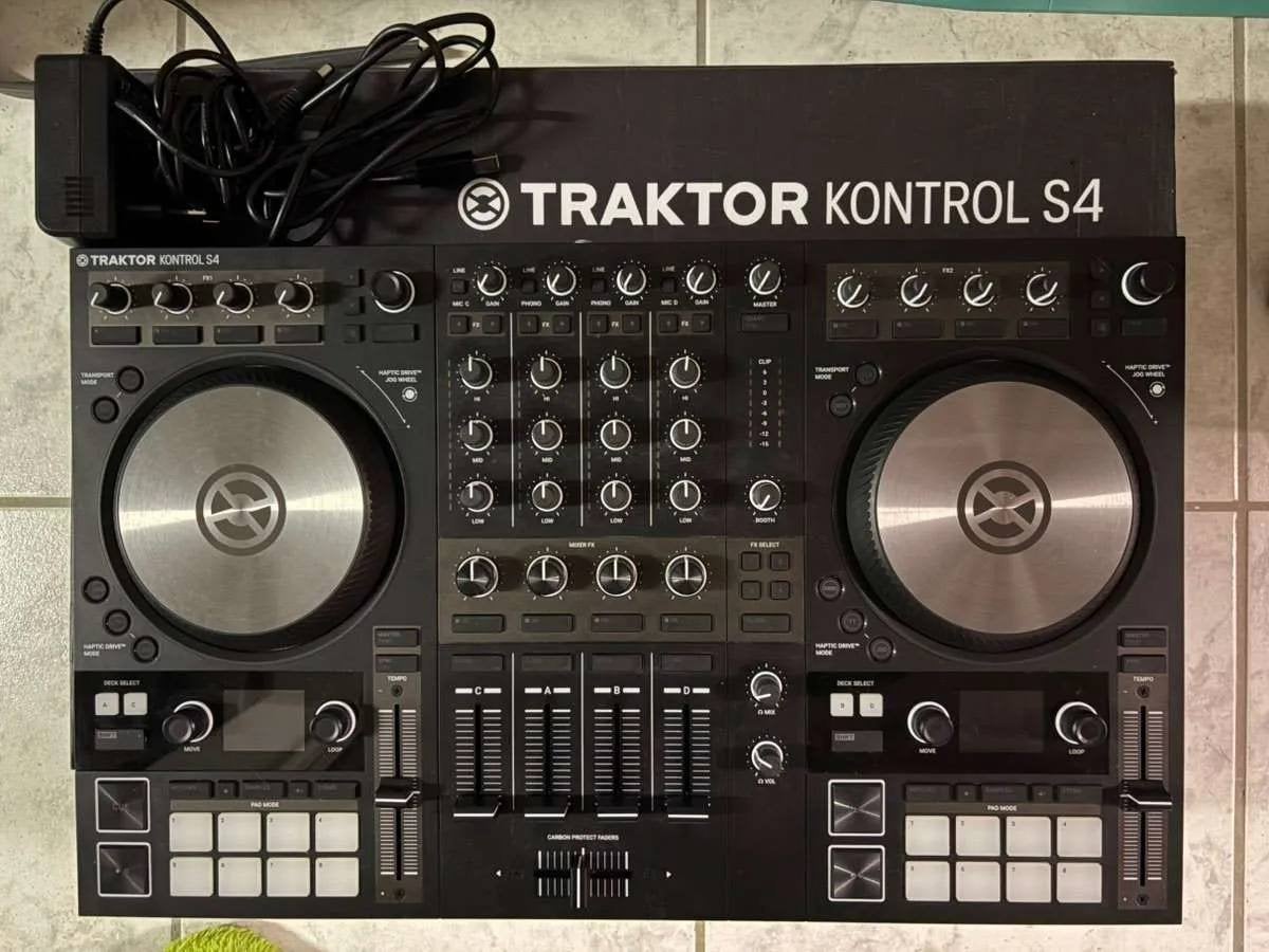Traktor Kontrol S4 MK3
